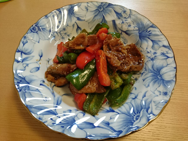 豚肉とピーマンとパプリカのヨシダソース炒め